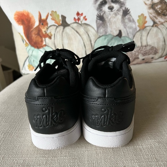 Women’s Nike Ebernon Shoes - Picture 3 of 6